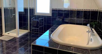Spacious apartment within walking distance of the beach
