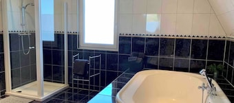 Spacious apartment within walking distance of the beach