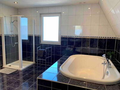 Spacious apartment within walking distance of the beach
