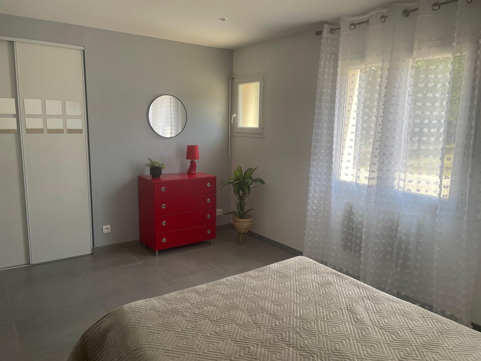2 slaapkamers, een strijkplank/strijkijzer, wifi, beddengoed