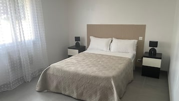 2 bedrooms, iron/ironing board, WiFi, bed sheets
