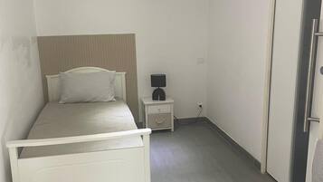 2 chambres, fer et planche à repasser, Wi-Fi, draps fournis