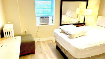 Room | Iron/ironing board, free WiFi