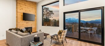 Beautiful Views W/Hot Tub 3bs 2bth Near Aspen