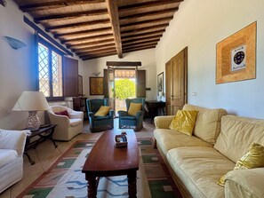 Living area - Stone Villa with Rooftop Pool near Montalcino in Val d'Orcia UNESCO (Montalcino)