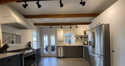 Cottage by the River - Sunday Suite