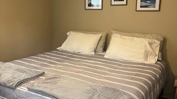 2 habitaciones, tabla de planchar con plancha y cuna de viaje