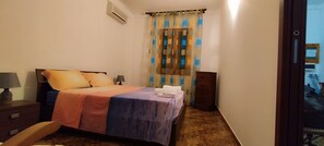 3 chambres, fer et planche à repasser, draps fournis