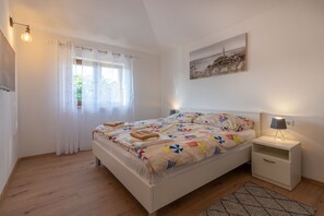 3 bedrooms, desk, iron/ironing board, travel cot