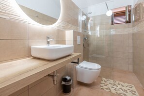 Shower, hair dryer, towels, soap - Rückzugsort am Meer mit Pool, nur Wenige Minuten vom Strand Entfernt (Trget)