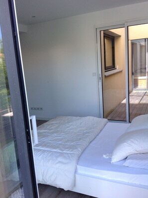 4 slaapkamers, een strijkplank/strijkijzer, wifi