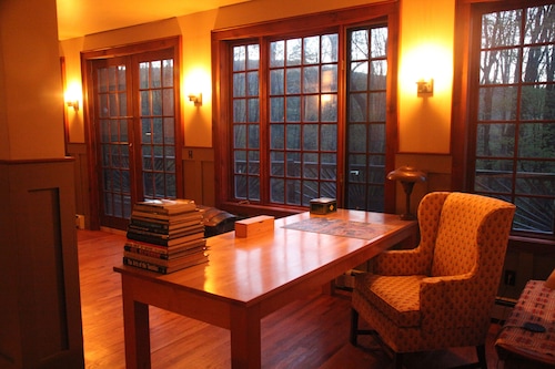 Gorgeous Mountain Home in Tannersville-Secluded & Pet Friendly