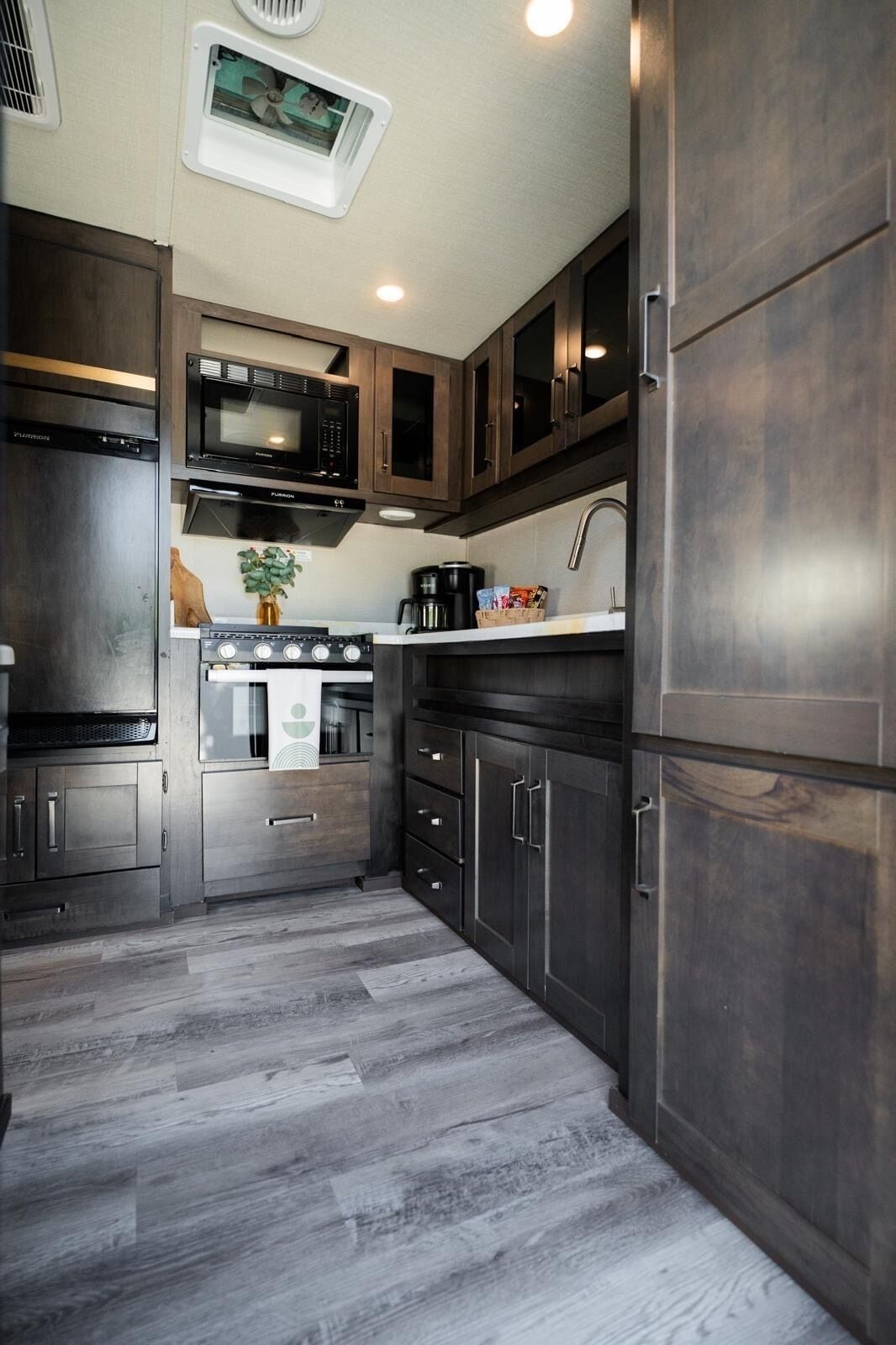 Fridge, microwave, dishwasher, coffee/tea maker