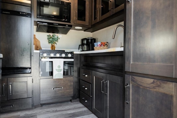 Coffee/tea maker, fridge, microwave, dishwasher