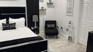 1 slaapkamer, een bureau, een strijkplank/strijkijzer, gratis wifi