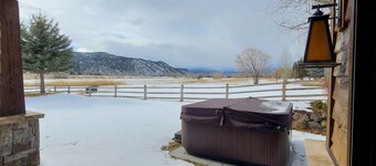 Low Tax Luxe Mountain Getaway by Aspen for Outdoor fun with Friends & Family!