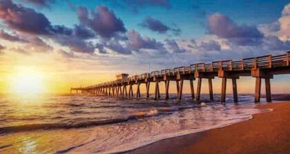 Stunning Retreat: Endless Summer Villa 3BR/ 2BA with Heated Pool