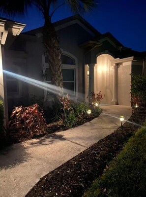 Exterior detail - Stunning Retreat: Endless Summer Villa 3BR/ 2BA with Heated Pool (North Port)