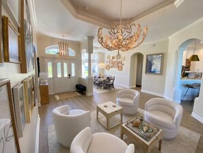 Smart TV, books - Stunning Retreat: Endless Summer Villa 3BR/ 2BA with Heated Pool (North Port)
