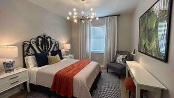 3 habitaciones, escritorio, tabla de planchar con plancha y wifi gratis