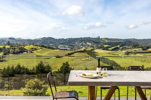 Outdoor dining - Overview by Stay Waiheke (Waiheke Island)
