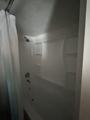 Handtücher, Seife, Shampoo, Toilettenpapier