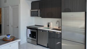 Mikrovågsugn, ugn, spishäll och diskmaskin