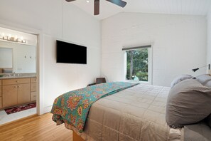 3 slaapkamers, een strijkplank/strijkijzer, wifi, beddengoed