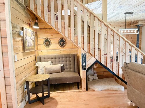 NEW! Private Hilltop Hocking Hills Cabin, Sleeps 14, Hot tub, Firepit