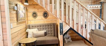 NEW! Private Hilltop Hocking Hills Cabin, Sleeps 14, Hot tub, Firepit