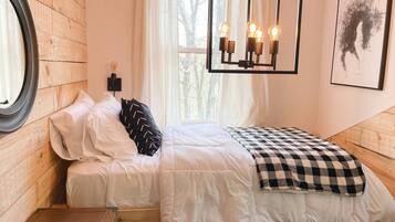 4 bedrooms, desk, free WiFi, bed sheets