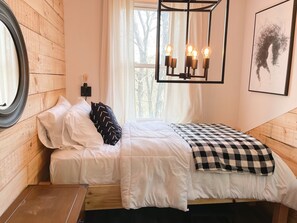 4 bedrooms, desk, free WiFi, bed sheets