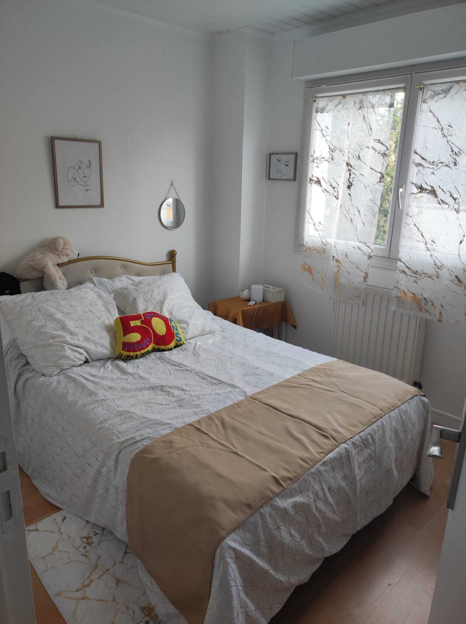 5 bedrooms, iron/ironing board, WiFi, bed sheets