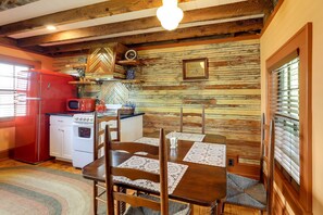 Dining - Victorian New Bern Vacation Rental In Downtown! (New Bern)