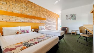 Standard Room | 1 bedroom, laptop workspace, iron/ironing board, free WiFi