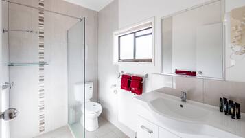 Comfort Room | Bathroom | Towels