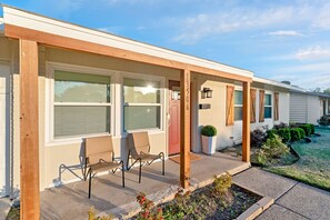 Exterior - H Haus - Close to Everything & Pet Friendly (Farmers Branch)