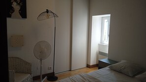 4 bedrooms, iron/ironing board, WiFi