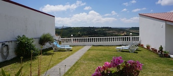 Bungalow near Alcobaça with wonderful views of the green West region