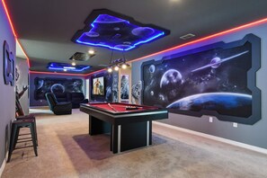 Games room - Alice & Minecraft Rooms w/ Pool & Spa Escape (Davenport)