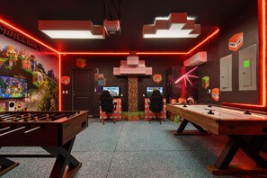 Games room - Alice & Minecraft Rooms w/ Pool & Spa Escape (Davenport)