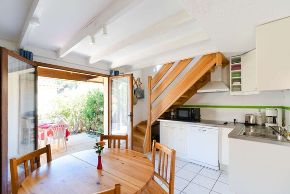 Fridge, microwave, dishwasher, toaster