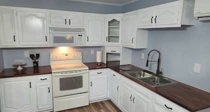 Relax and recharge in this 1 Bedroom Apartment near the heart of Cleveland