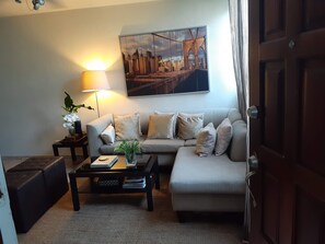 TV - Location , location, location apartament in the best area Piantini (Santo Domingo)