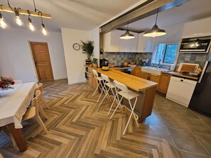 Mikrovågsugn, ugn, spishäll och diskmaskin