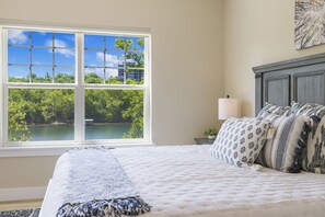 3 bedrooms, iron/ironing board, free WiFi, bed sheets - Near Branson Landing: Panoramic Lake Taneycomo Views, Elevator, Community Pool & Free Tickets (Branson)