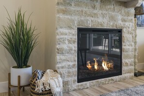 Interior - Lake Taneycomo Views-Near Branson Landing-Cmty Outdoor Pool-Free Tickets-Elevator! (Branson)