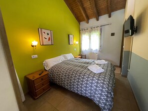4 bedrooms, iron/ironing board, bed sheets