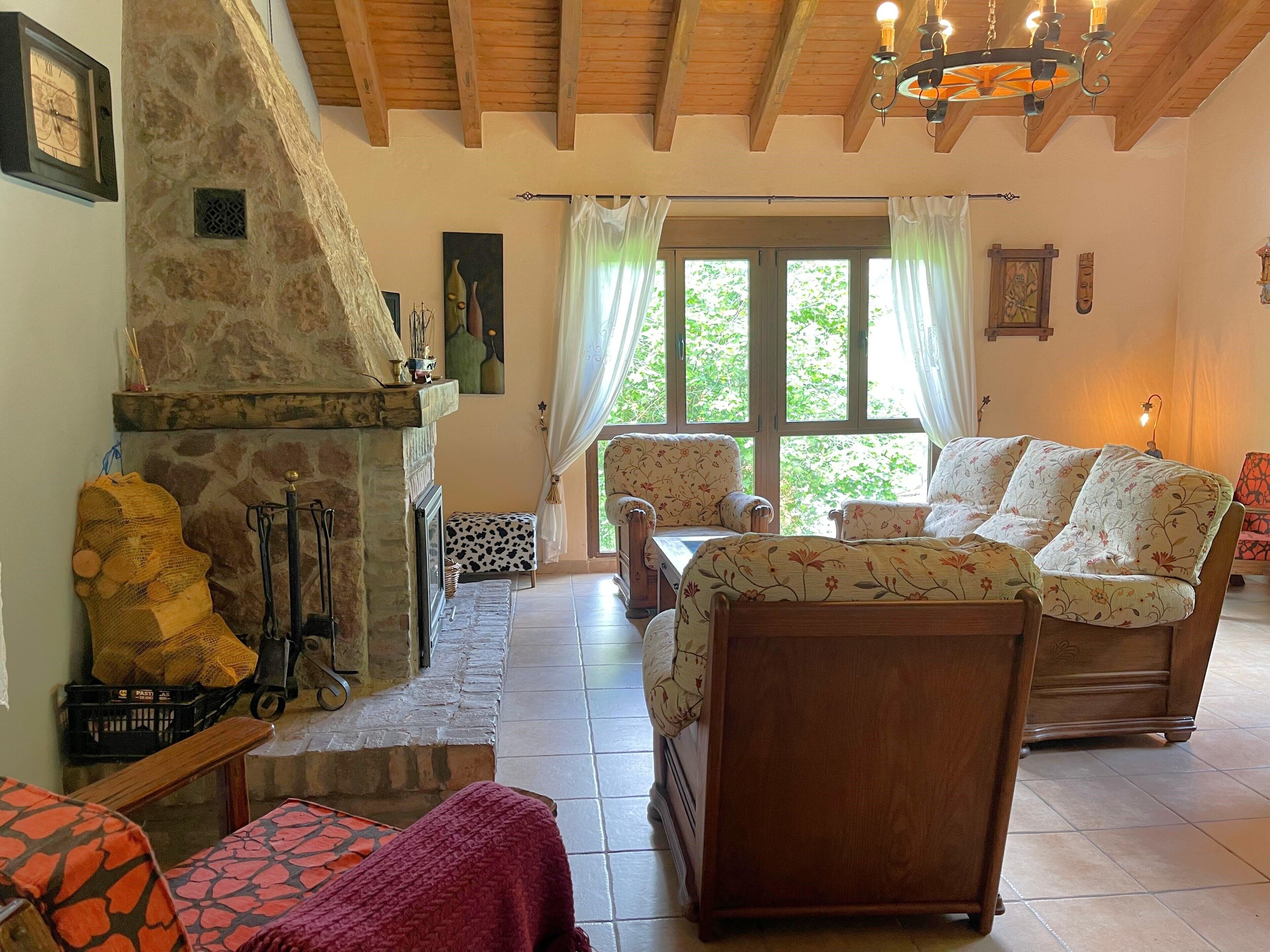 Televisie en een open haard