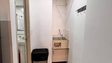 Elite Room, 1 Double Bed, Ensuite | Bathroom | Shower, rainfall showerhead, towels, soap